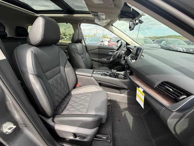 2026 Nissan Rogue Platinum photo 18