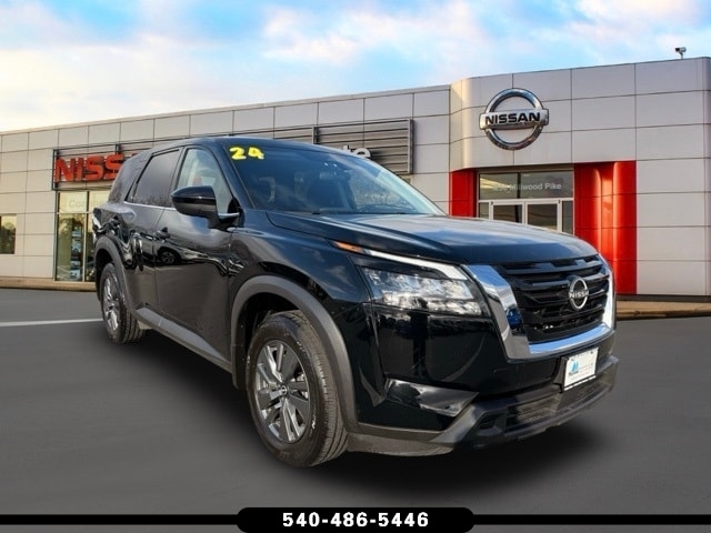 2024 Nissan Pathfinder S's photo