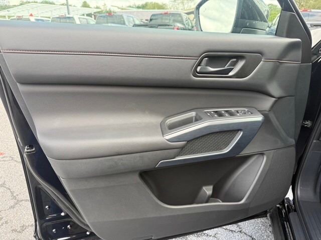 2025 Nissan Pathfinder Rock Creek photo 9