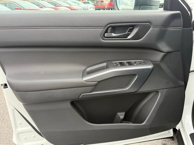 2025 Nissan Pathfinder Rock Creek photo 10