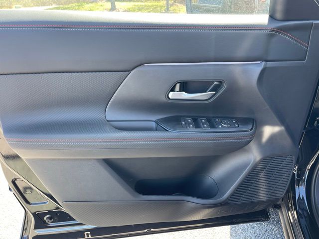 2025 Nissan Kicks SR - Photo 11