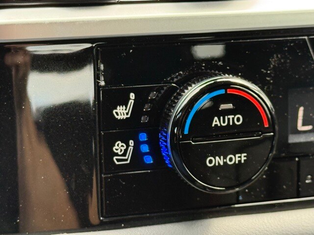 2025 Nissan Pathfinder Platinum photo 32