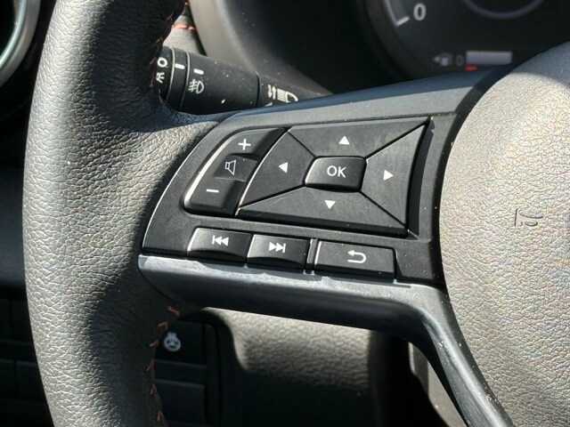 2023 Nissan Kicks SR photo 23