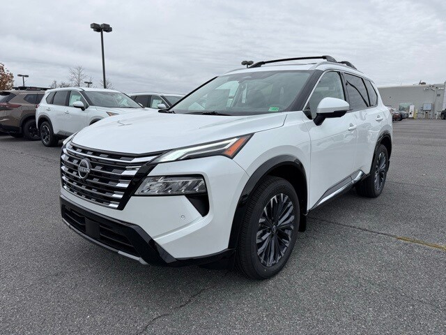 2026 Nissan Rogue Platinum photo 2