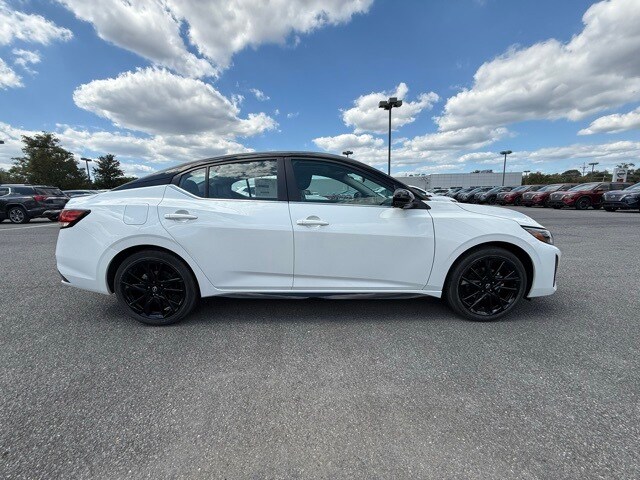 2025 Nissan Sentra SR photo 4