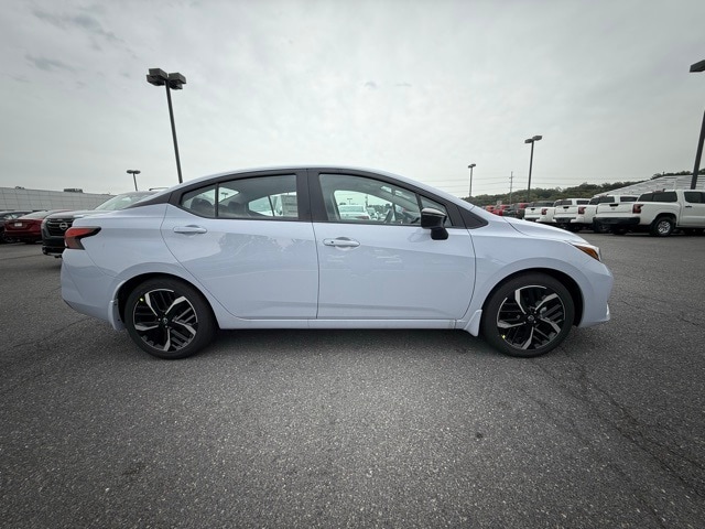 2025 Nissan Versa SR photo 3