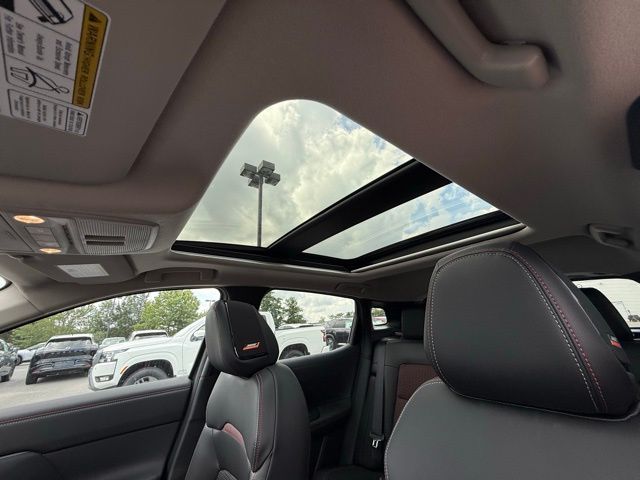 2025 Nissan Kicks SR AWD - Photo 13
