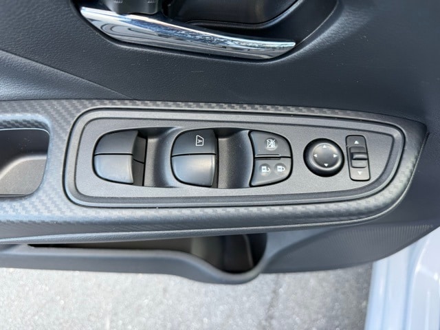 2024 Nissan Versa 1.6 SV photo 12