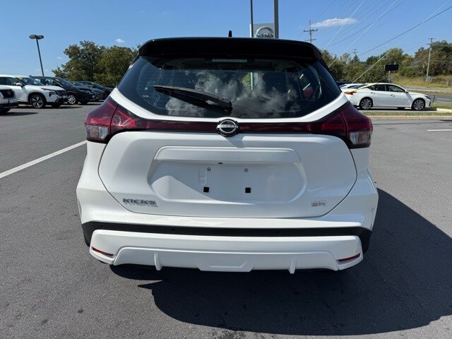 2023 Nissan Kicks SR photo 6