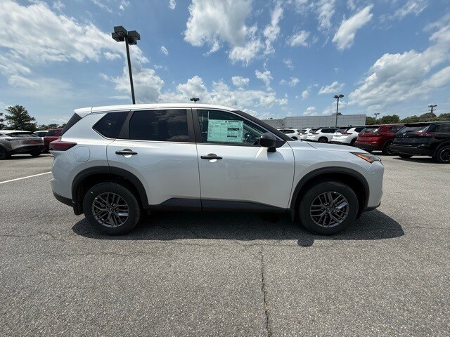 2025 Nissan Rogue S photo 2