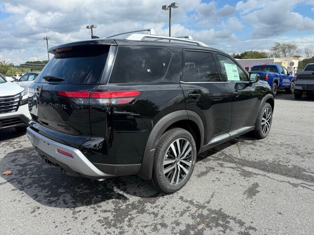 2025 Nissan Pathfinder Platinum photo 4