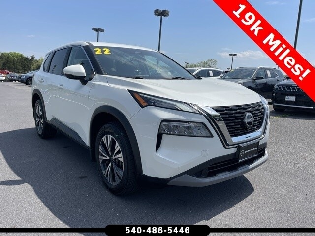 2022 Nissan Rogue SV's photo