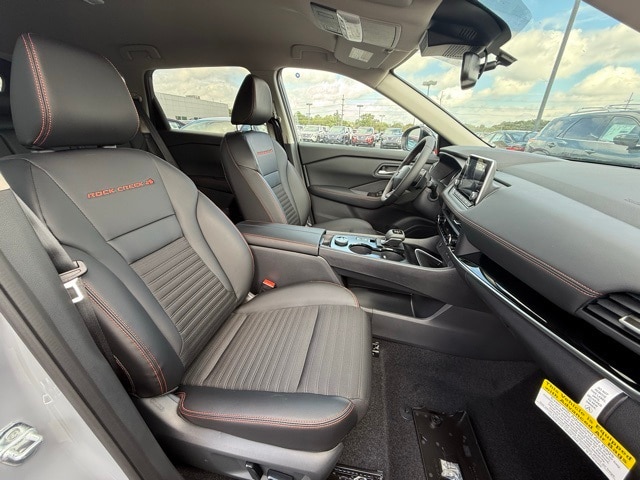 2026 Nissan Rogue SV photo 18