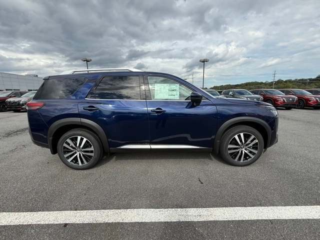 2025 Nissan Pathfinder Platinum photo 4