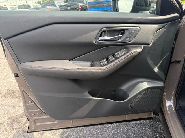 2026 Nissan Rogue SV photo 9