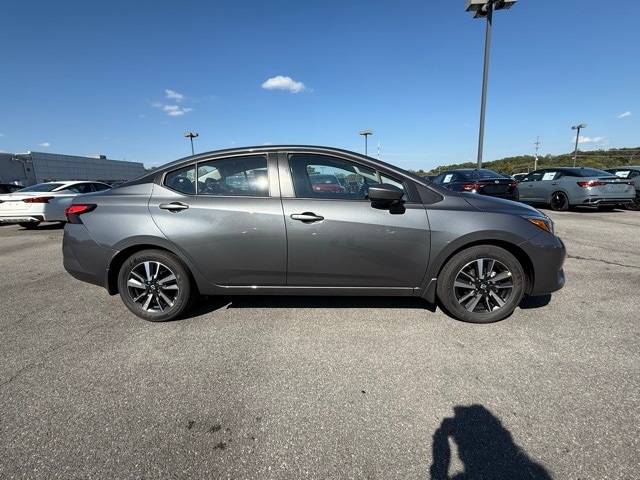 2025 Nissan Versa SV photo 4