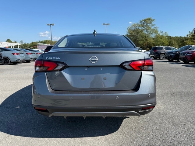 2025 Nissan Versa SV photo 6