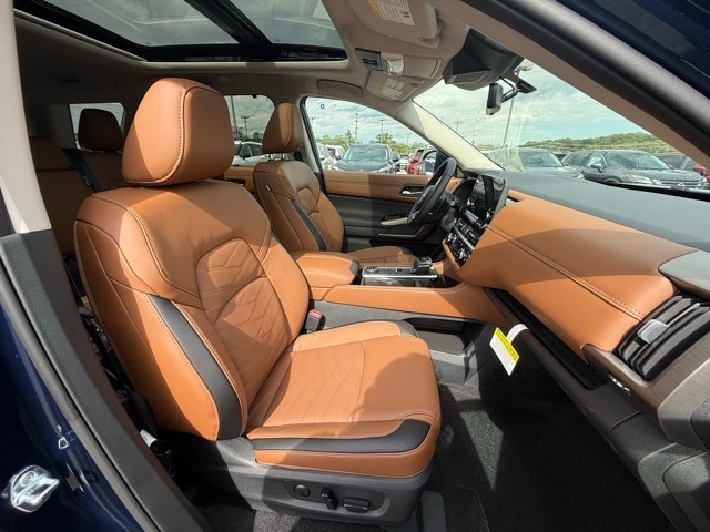 2025 Nissan Pathfinder Platinum photo 19
