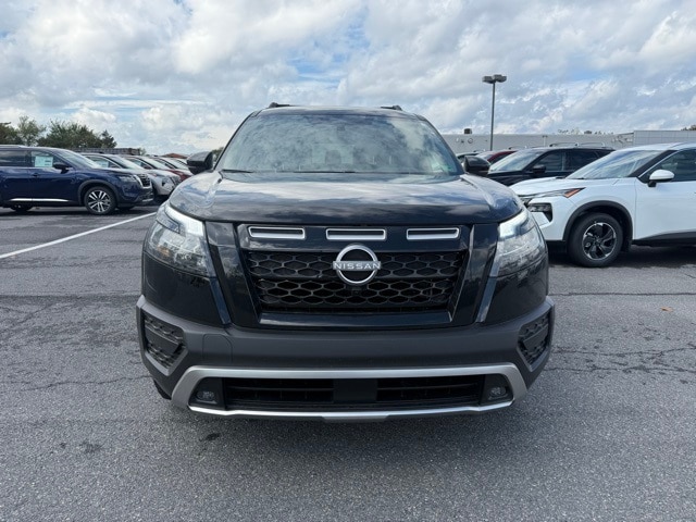 2025 Nissan Pathfinder Rock Creek photo 2