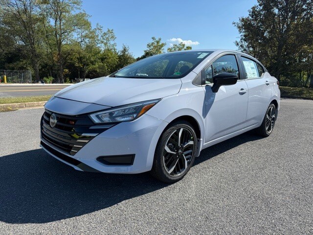 2025 Nissan Versa SR photo 2
