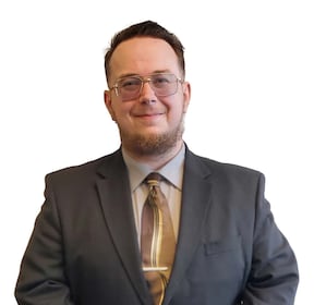 Staff member Daniel Nestor from ID_f4ebd7f55cd9