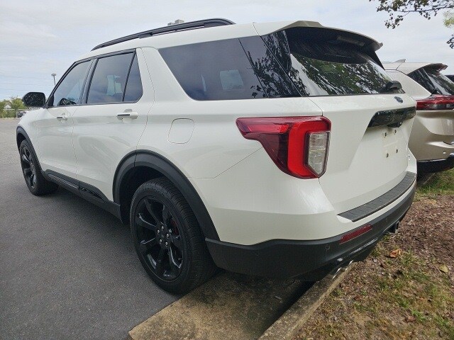 2022 Ford Explorer ST photo 4