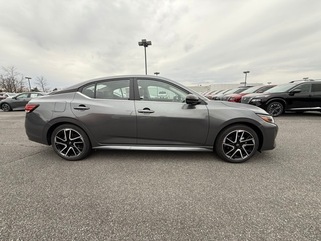 2025 Nissan Sentra SR photo 4