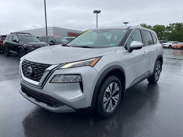 2022 Nissan Rogue SV photo 2