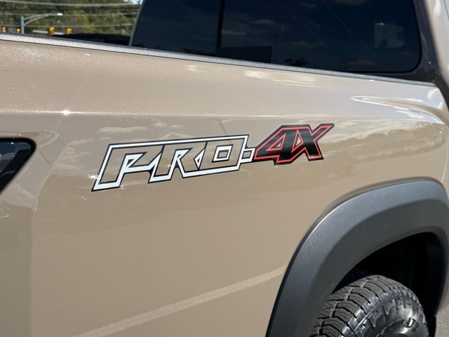 2023 Nissan Frontier PRO-4X photo 17