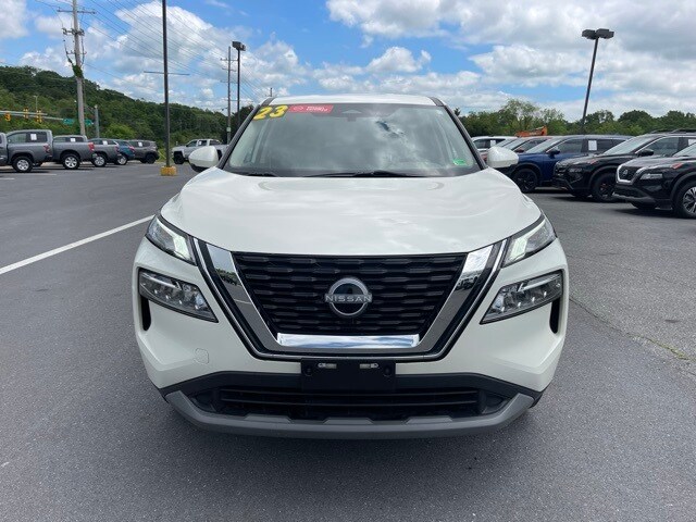 2023 Nissan Rogue SV photo 3