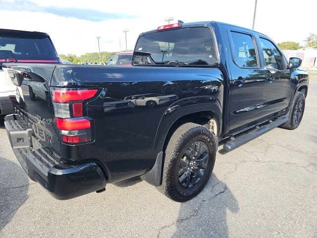 2023 Nissan Frontier SV photo 3