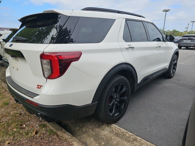 2022 Ford Explorer ST photo 3