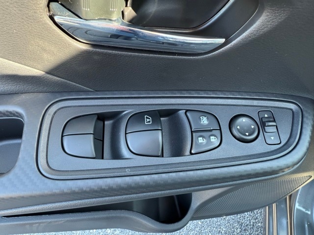 2025 Nissan Versa SV photo 10