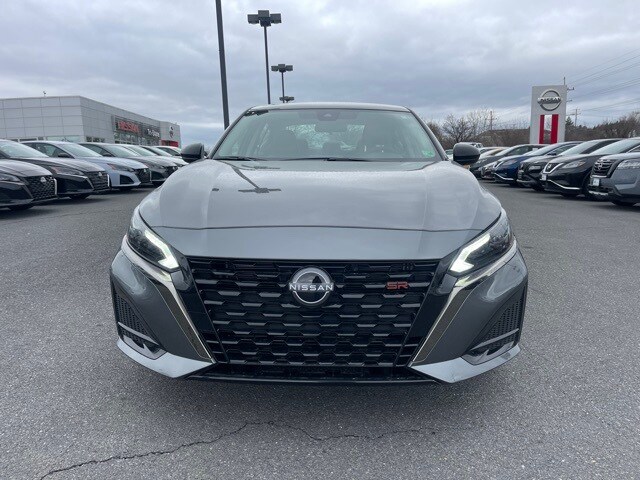 2025 Nissan Altima SR photo 3