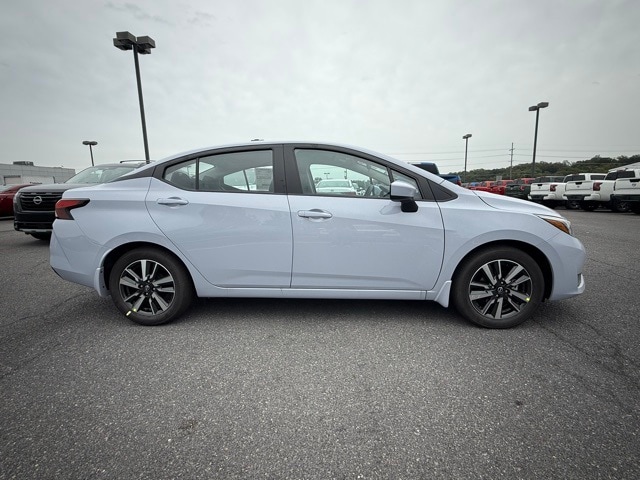 2025 Nissan Versa SV photo 4