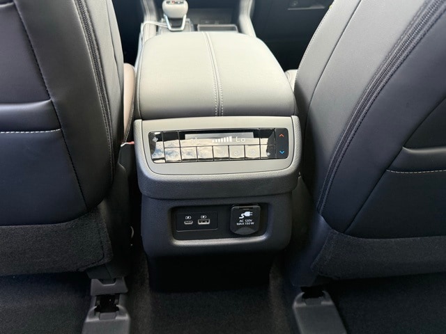 2025 Nissan Pathfinder Platinum photo 18