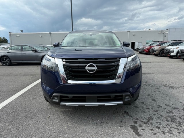 2025 Nissan Pathfinder Platinum photo 3