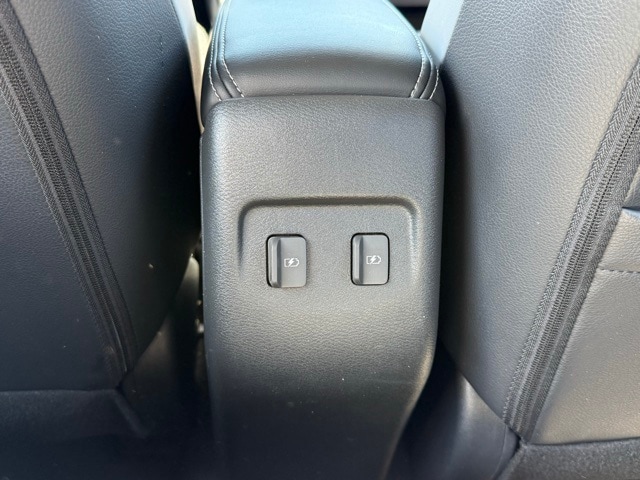 2023 Nissan Kicks SR photo 19