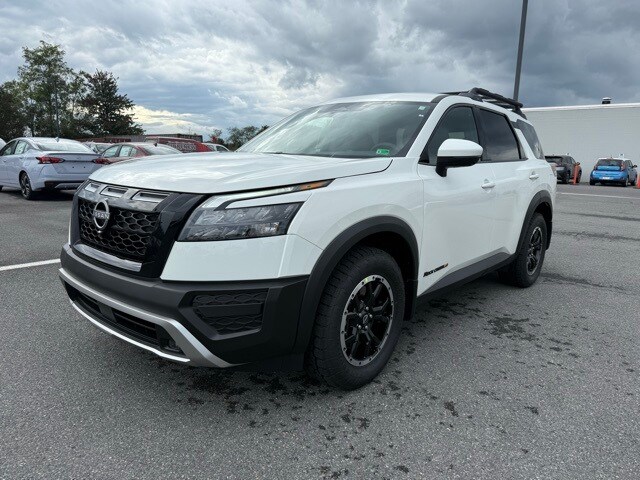 2025 Nissan Pathfinder Rock Creek photo 2