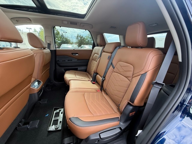 2025 Nissan Pathfinder Platinum photo 15