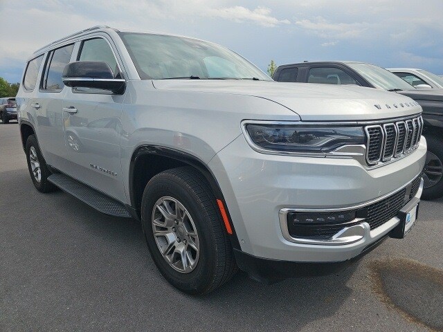 2024 Jeep Wagoneer Base photo 2