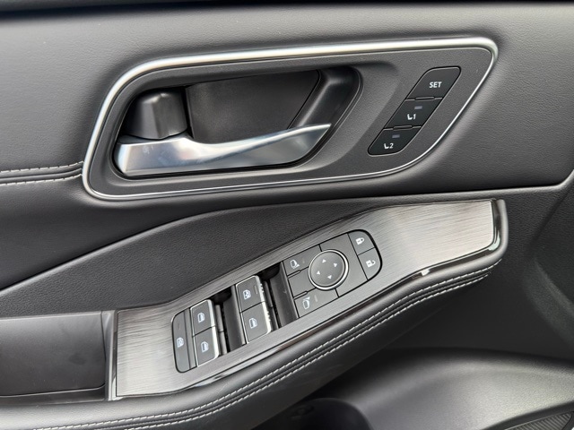 2026 Nissan Rogue Platinum photo 10