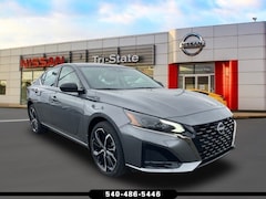 2025 Nissan Altima SR Car