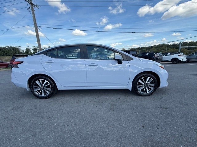 2024 Nissan Versa 1.6 SV photo 4