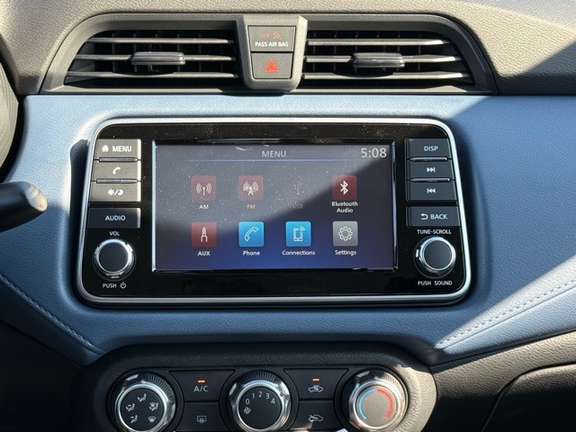 2025 Nissan Versa SV photo 21