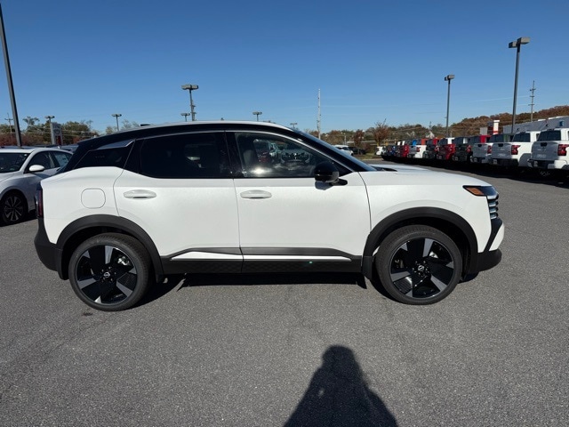 2026 Nissan Kicks SR photo 3