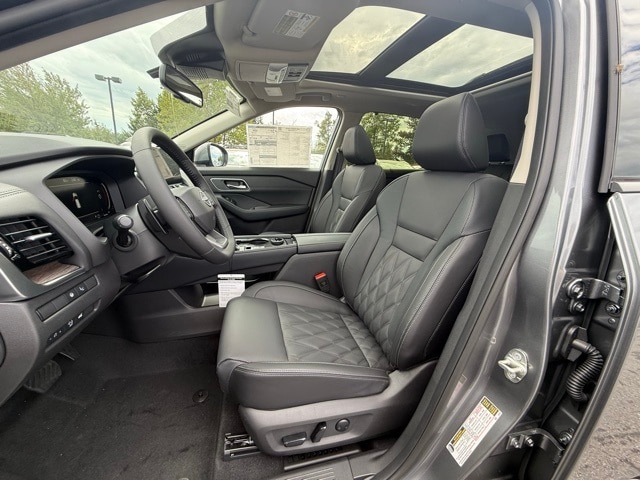 2026 Nissan Rogue Platinum photo 11