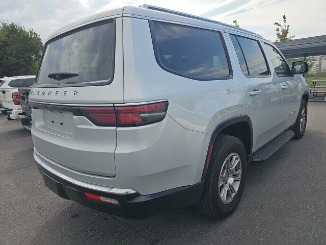 2024 Jeep Wagoneer Base photo 3
