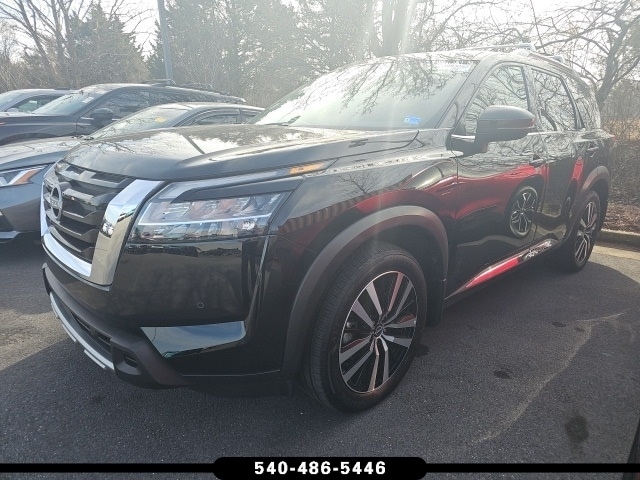 2024 Nissan Pathfinder Platinum's photo