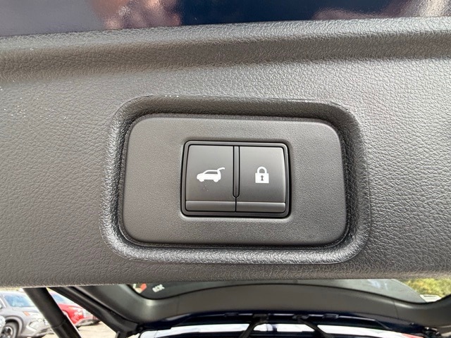 2025 Nissan Pathfinder Platinum photo 18